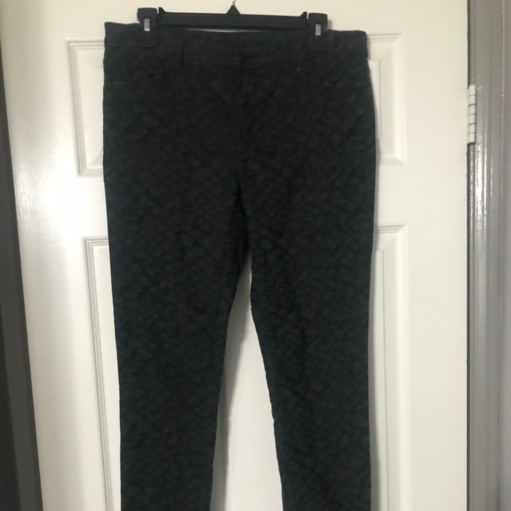 Simply Vera black/charcoal print jeans. EUC.